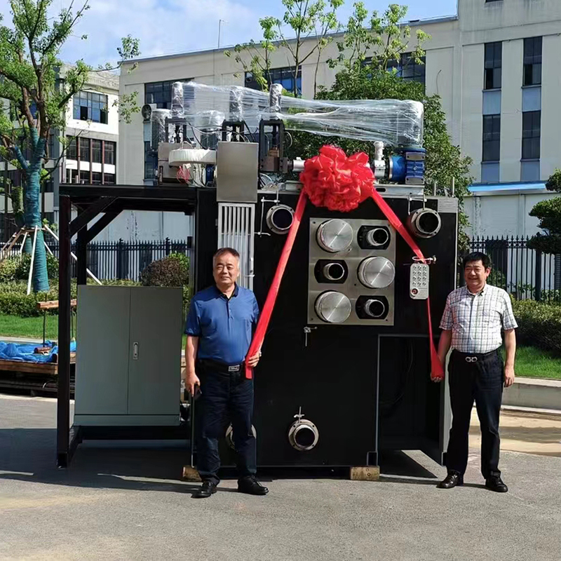 Trojzložkový pilotný stroj na zvlákňovanie taveniny